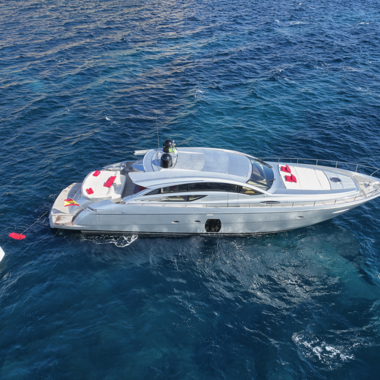 Pershing 72